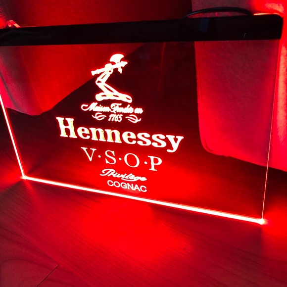 HENNESSY LED NEON RED LIGHT SIGN 8x12 - Picture 1 of 3